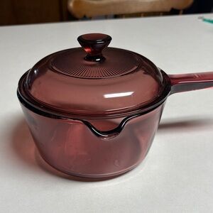 Vintage Pyrex/corning glass saucepan.
